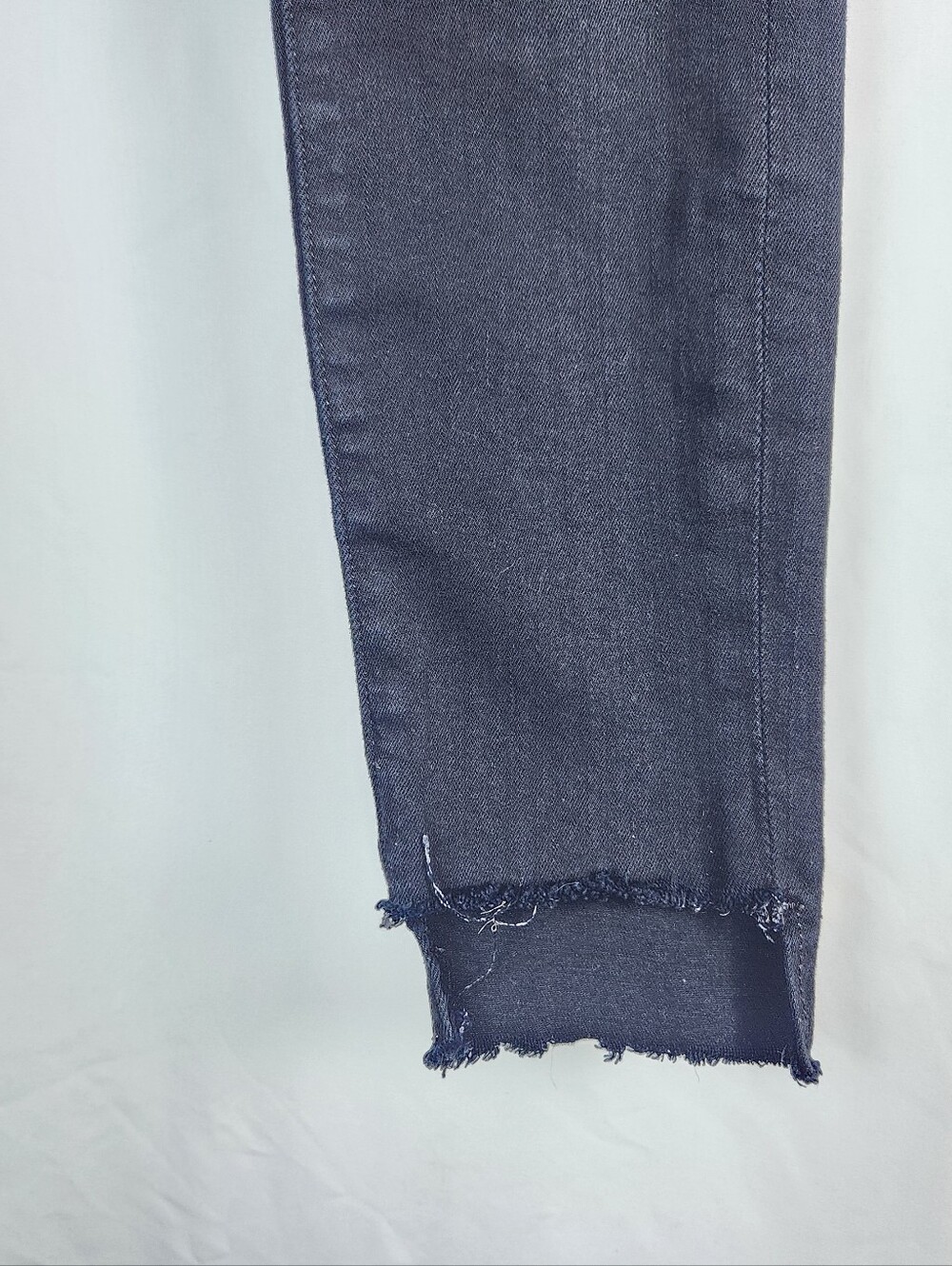 Frame Le Skinny De Jeanne Raw Mid Rise Jeans in Black Film Noir Size 23 - Picture 3 of 9
